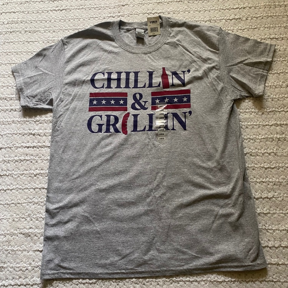 Chillin & Grillin Unisex Grey L Gildan T-Shirt New with Tag